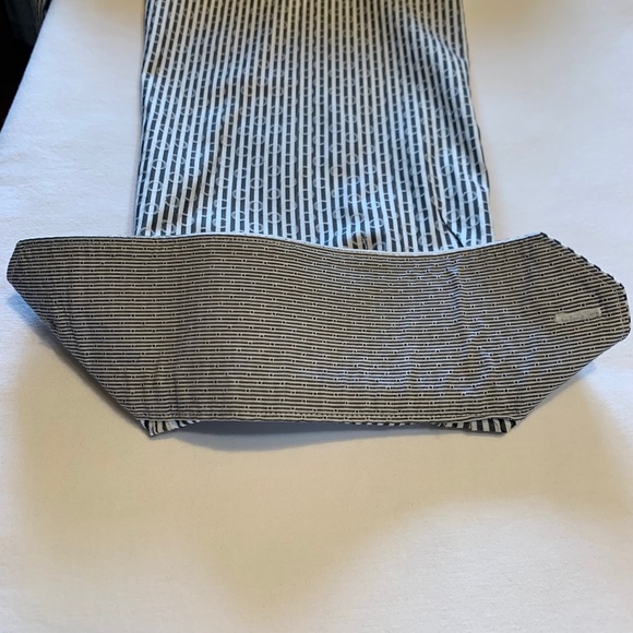 Bugatchi Shaped fit Size L dress shirt, charcoal gray stripe pattern - Picture 5 of 6